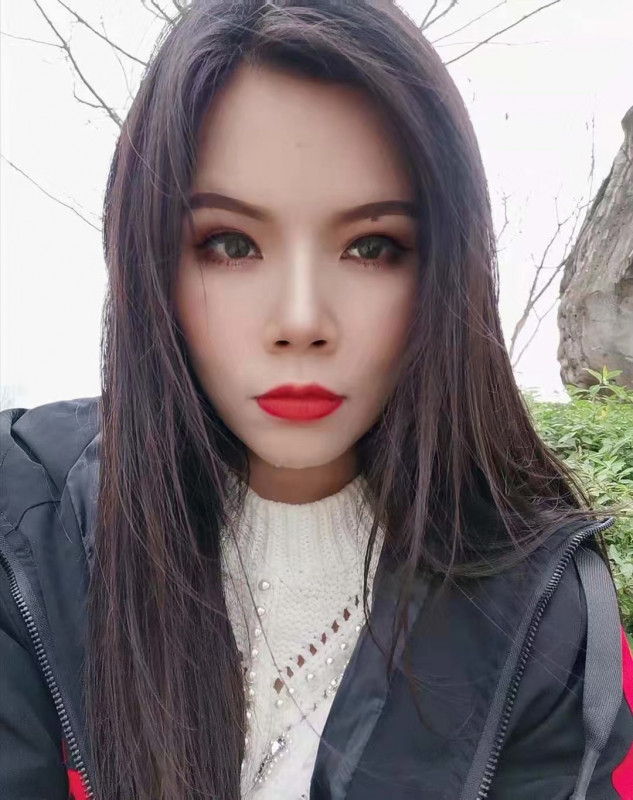 深喉很爽的小妹妹